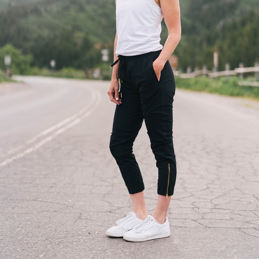 ZYIA Everywhere Zipper Joggers (L)